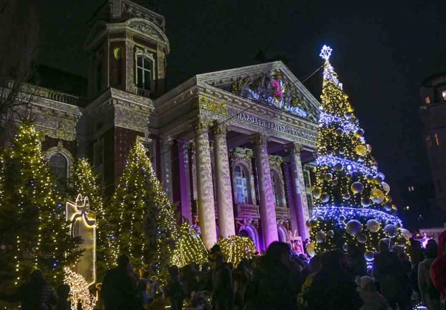 На 21 декември емблематични места по целия свят ще изгасят коледните